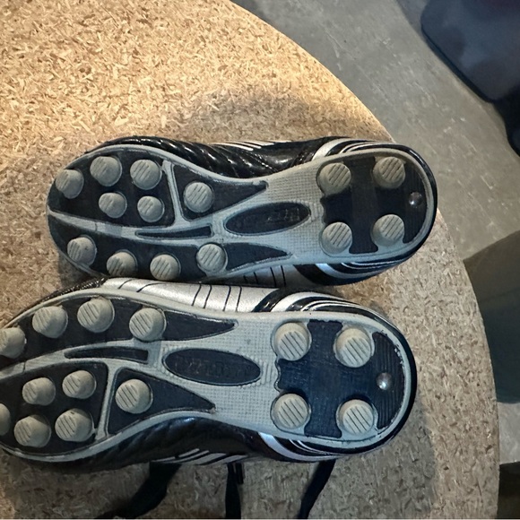 Only used a handful of times kids soccer cleats - Picture 2 of 6